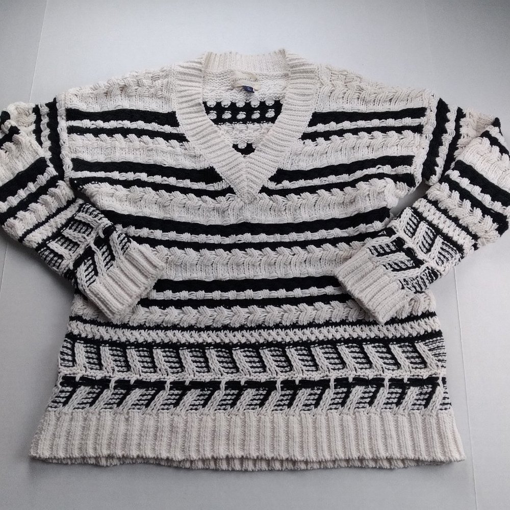 UNIVERSAL THREAD Striped Chenille V-Neck Sweater